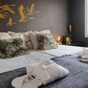 Carmen -- Boutique By The Sea 게스트하우스